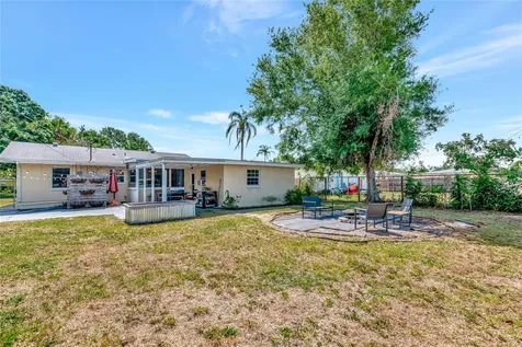 2004 19th Street W Bradenton FL 34205