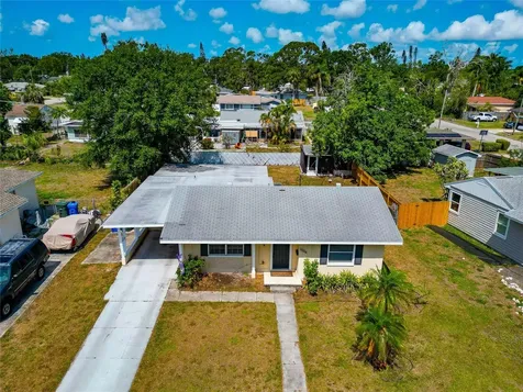 2004 19th Street W Bradenton FL 34205