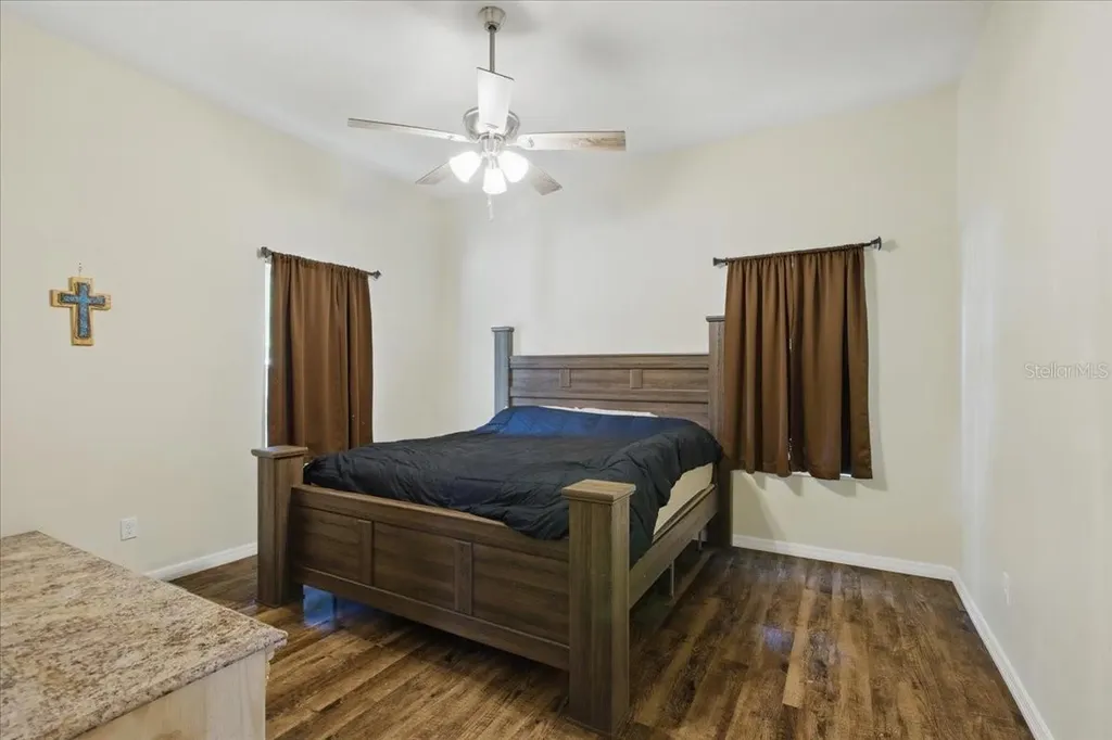 1180 Hough Street Bell FL 32619