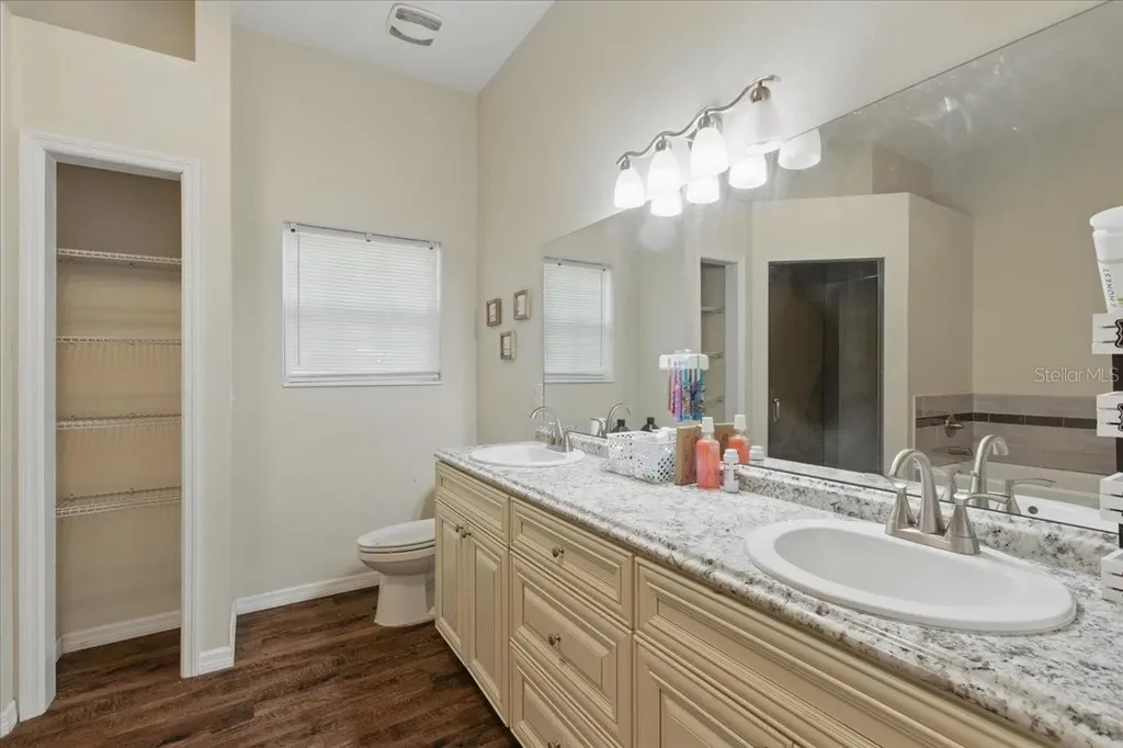 1180 Hough Street Bell FL 32619