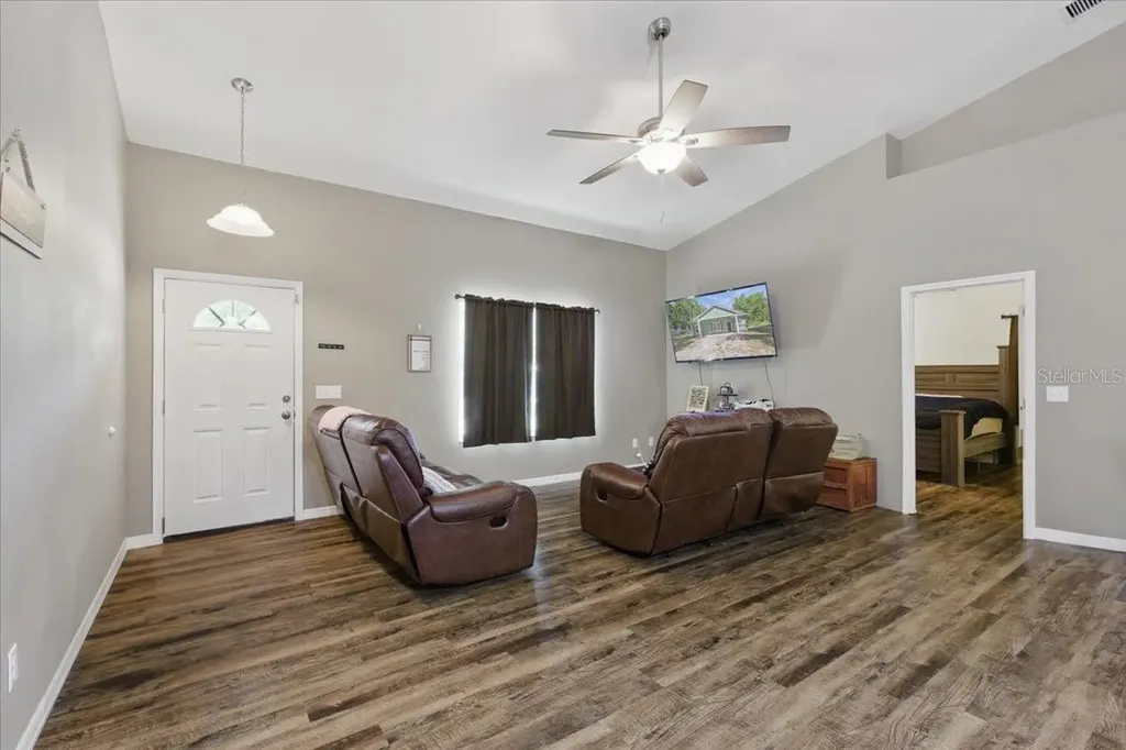 1180 Hough Street Bell FL 32619
