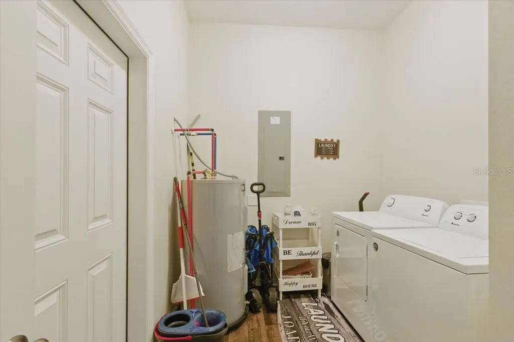 1180 Hough Street Bell FL 32619