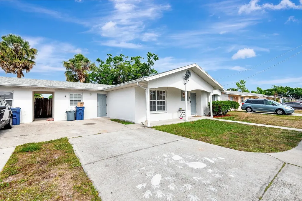 6528/ 6530 12th Street W Bradenton FL 34207