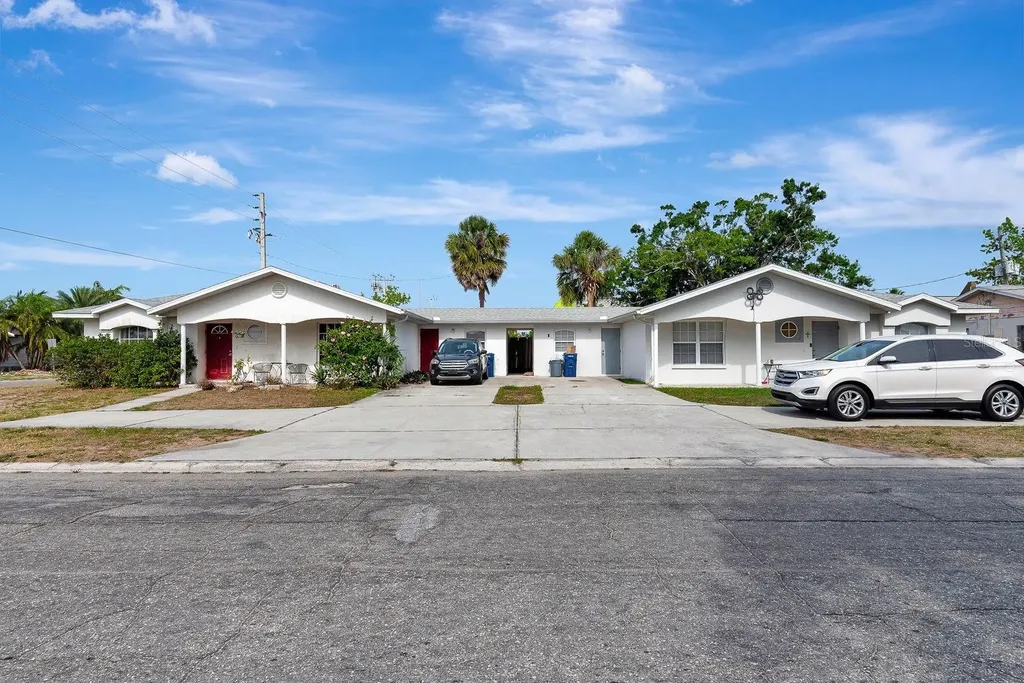 6528/ 6530 12th Street W Bradenton FL 34207