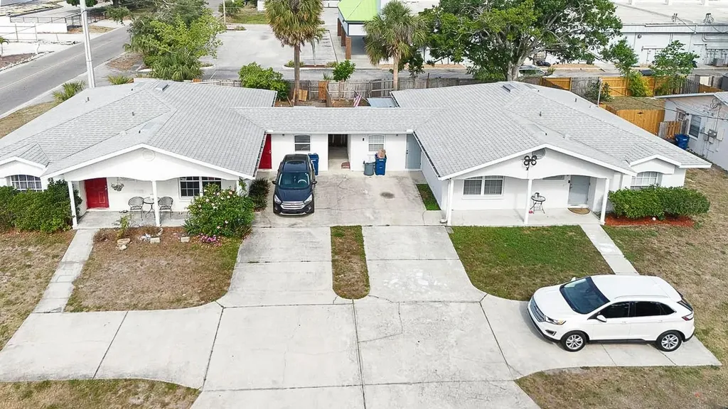 6528/ 6530 12th Street W Bradenton FL 34207