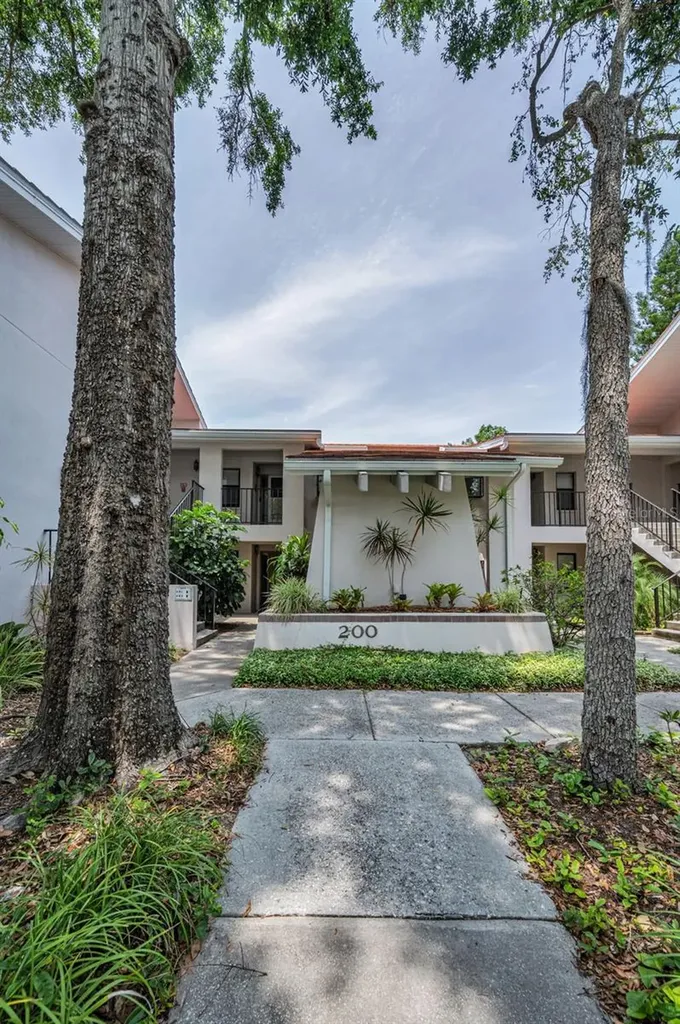 300 S Florida Avenue Tarpon Springs FL 34689