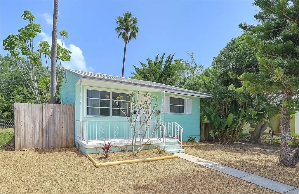 627 64th Avenue S St Petersburg FL 33705