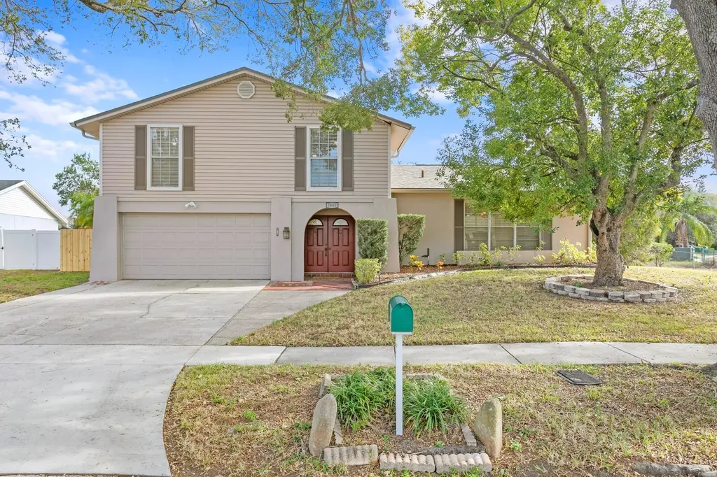 7601 Oakmoor Drive Tampa FL 33634
