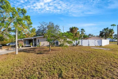 2416 Amherst Avenue Bradenton FL 34207