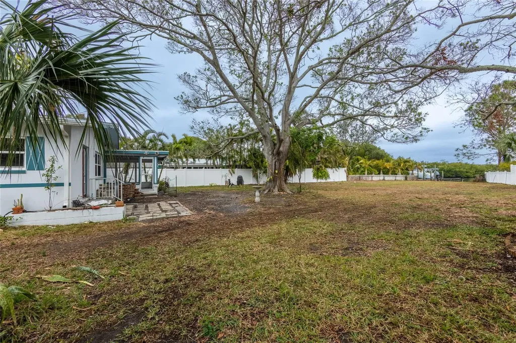 2744 45th Street S Gulfport FL 33711