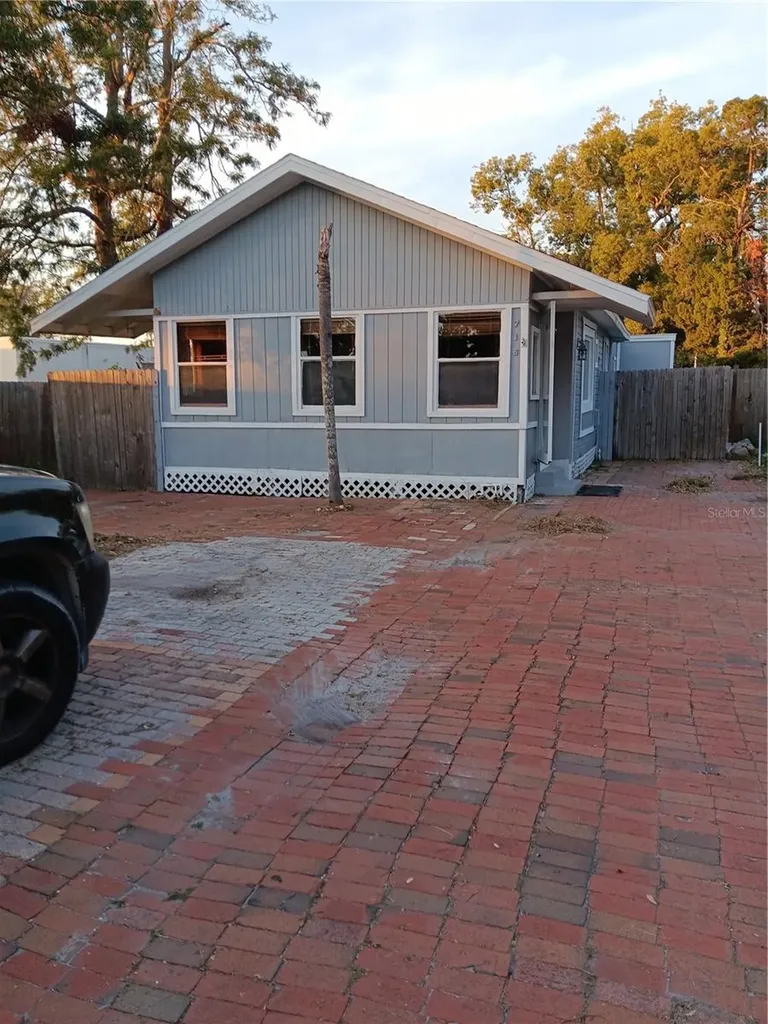 718 New York Street Clearwater FL 33756