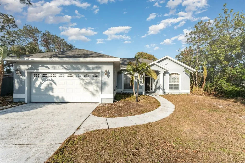 7109 Queen Palm Circle Sarasota FL 34243
