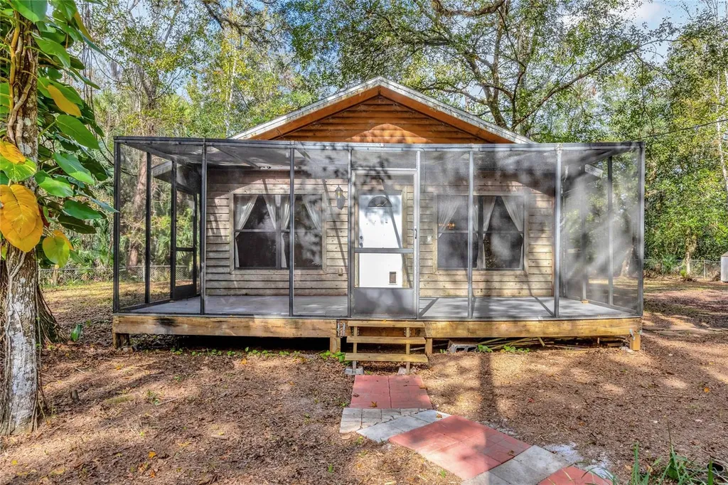 3056 Howard Avenue Oviedo FL 32765