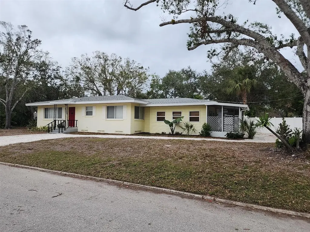 2614 8th Avenue W Bradenton FL 34205