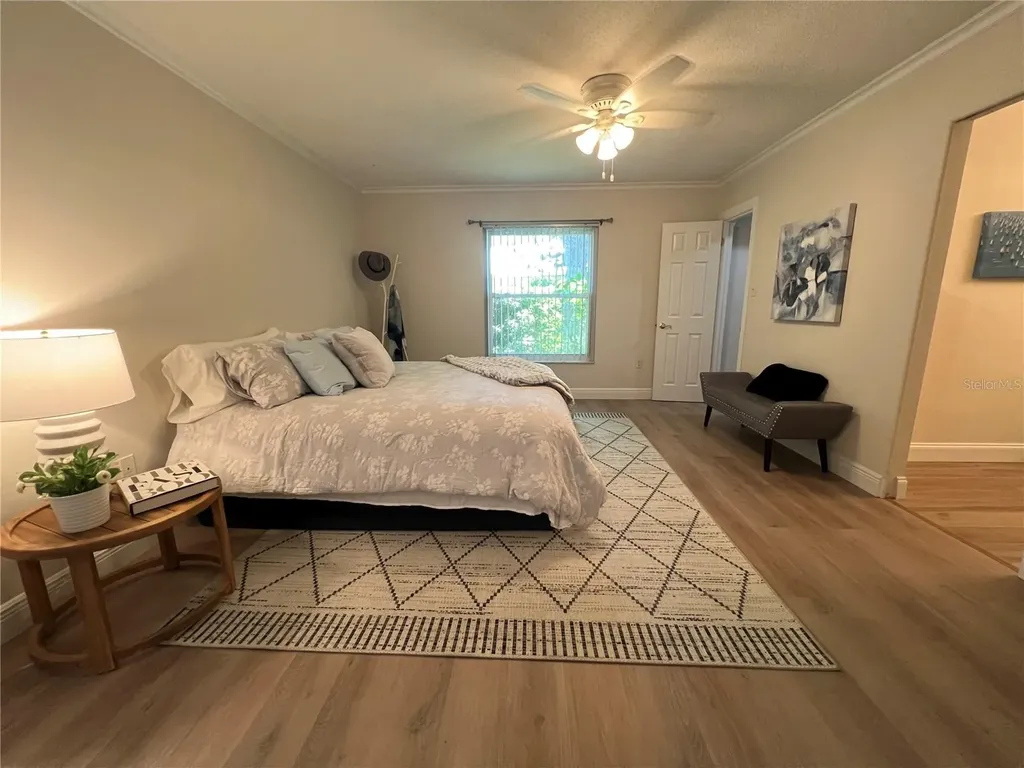 7213 Las Casas Drive Sarasota FL 34243