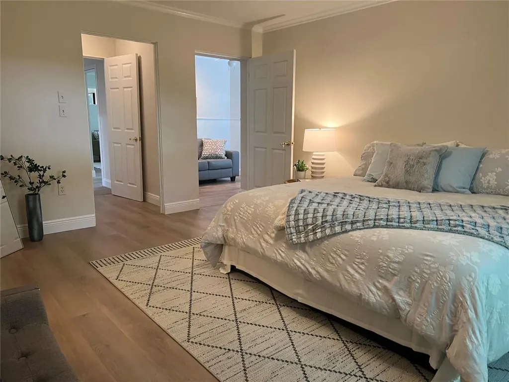 7213 Las Casas Drive Sarasota FL 34243