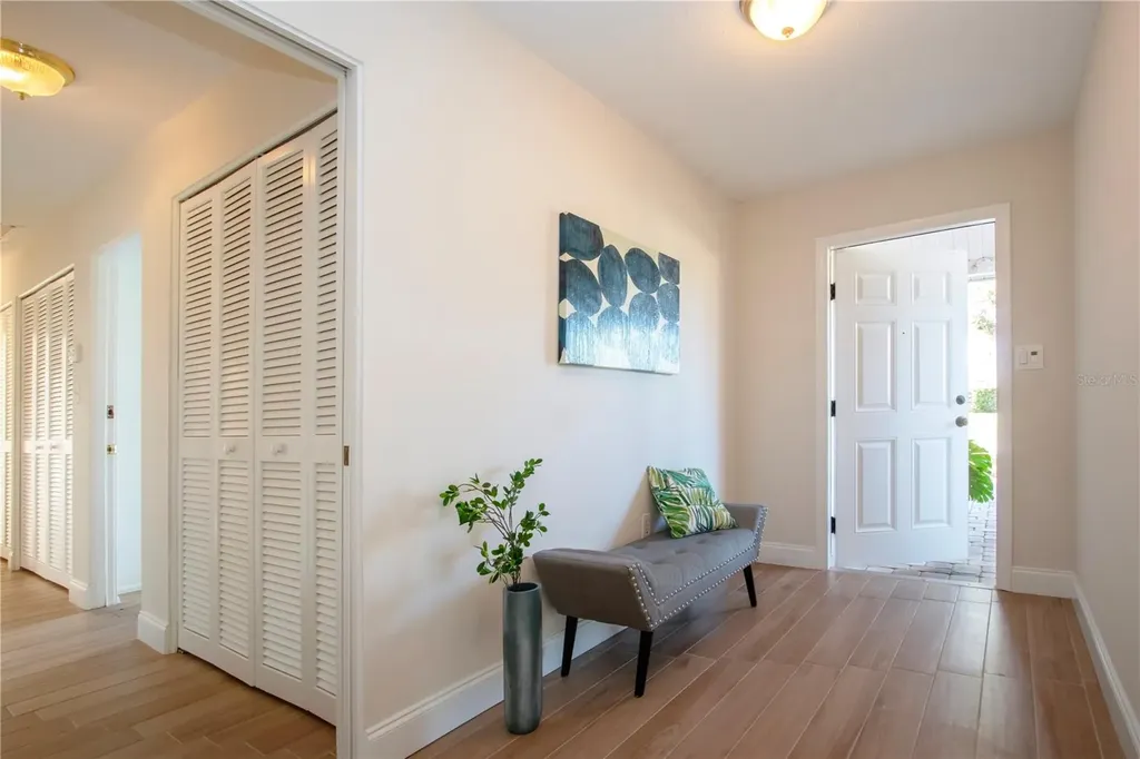 7213 Las Casas Drive Sarasota FL 34243