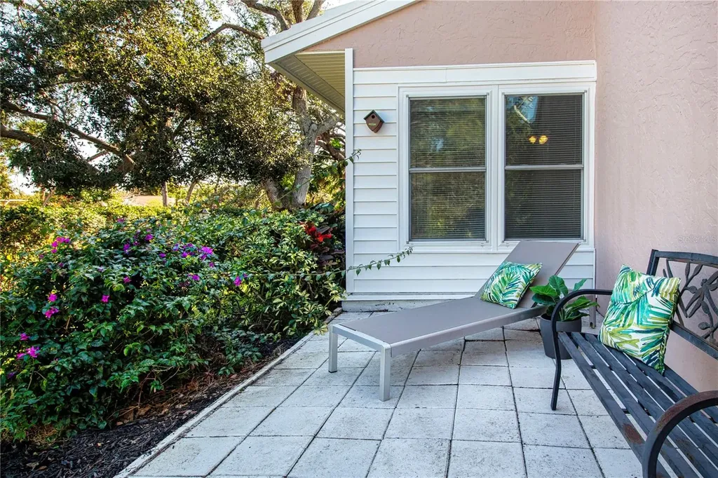 7213 Las Casas Drive Sarasota FL 34243