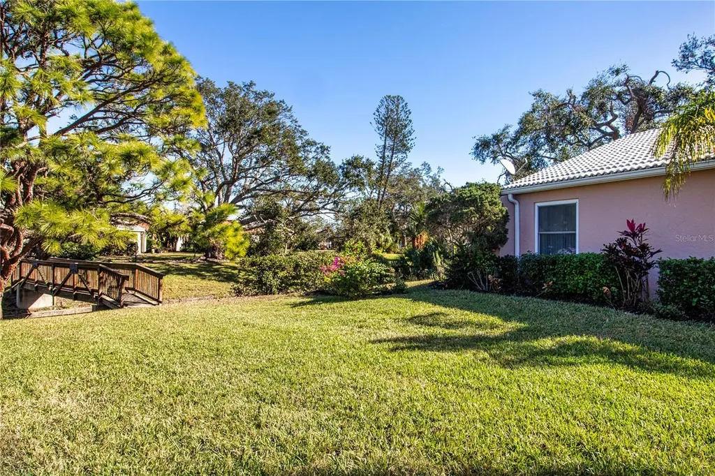 7213 Las Casas Drive Sarasota FL 34243