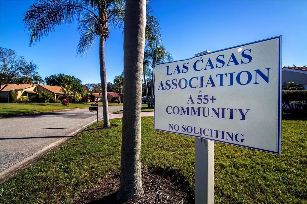 7213 Las Casas Drive Sarasota FL 34243