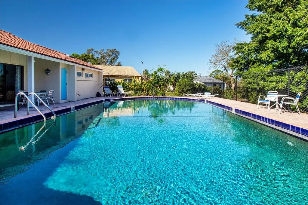 7213 Las Casas Drive Sarasota FL 34243