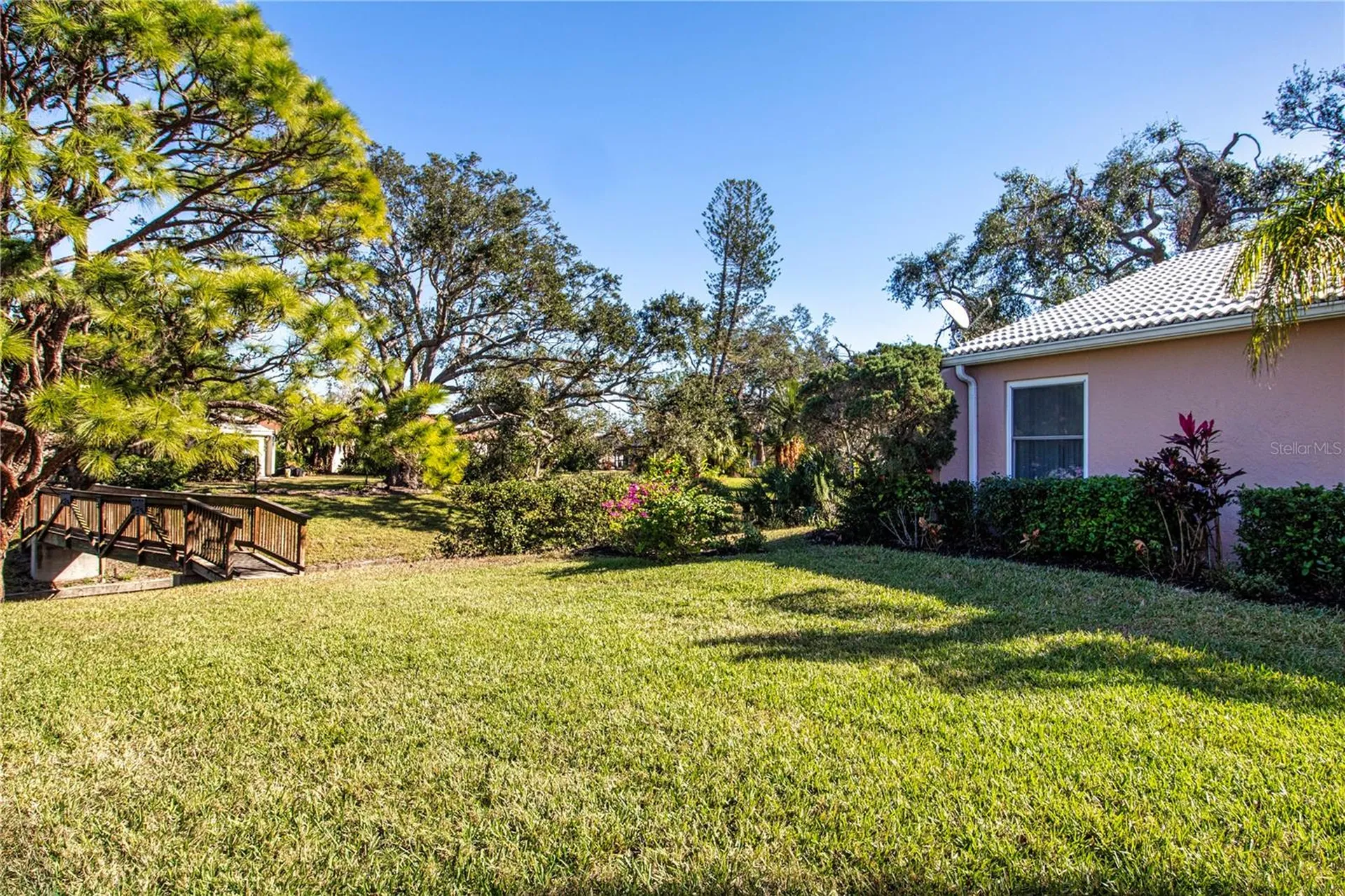 7213 Las Casas Drive Sarasota FL 34243