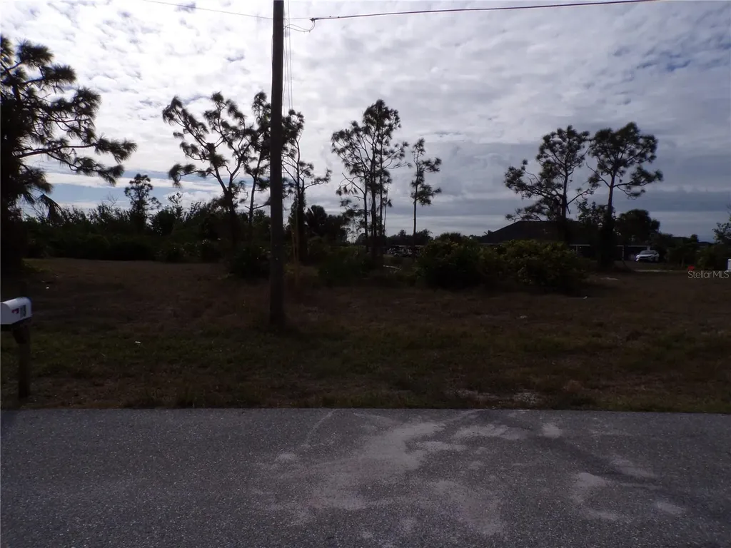 22 Medalist Terrace Rotonda West FL 33947