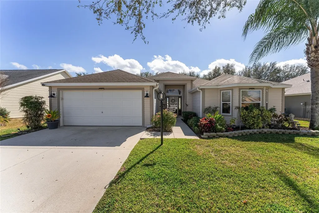 12037 NE 51st Circle Oxford FL 34484