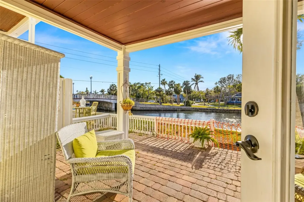 3889 Pompano Drive SE St Petersburg FL 33705