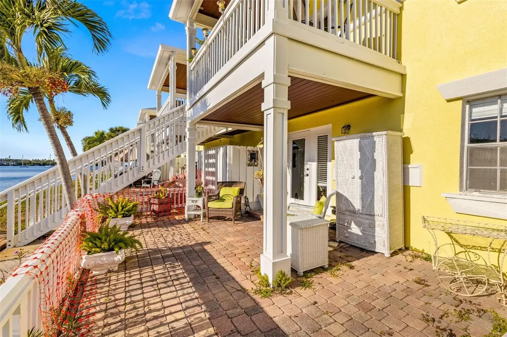 3889 Pompano Drive SE St Petersburg FL 33705