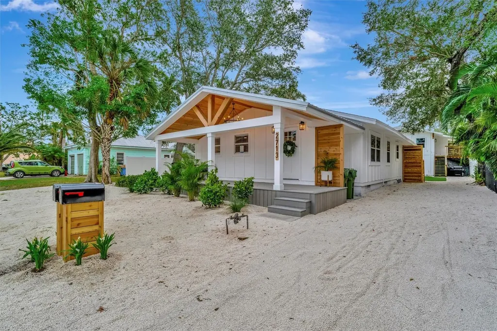 2713 4th Avenue W Bradenton FL 34205