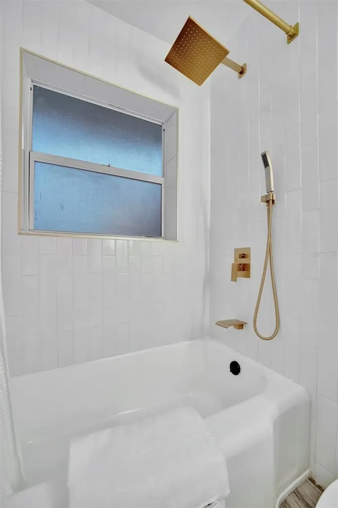 2713 4th Avenue W Bradenton FL 34205