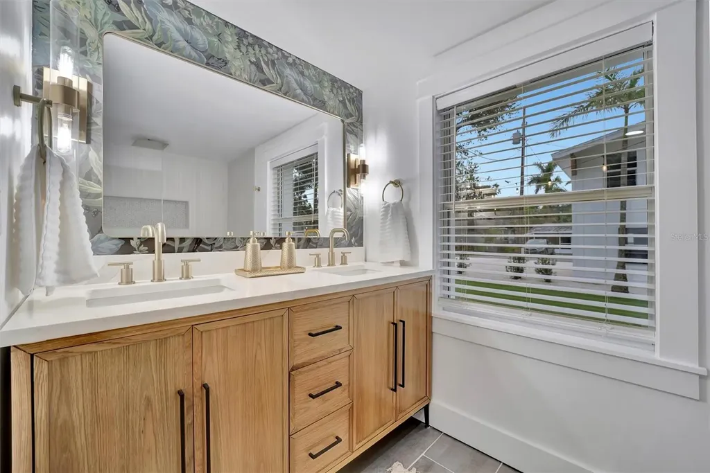 2713 4th Avenue W Bradenton FL 34205