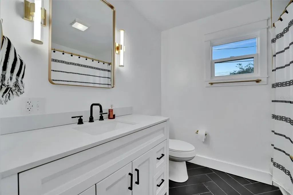 2713 4th Avenue W Bradenton FL 34205