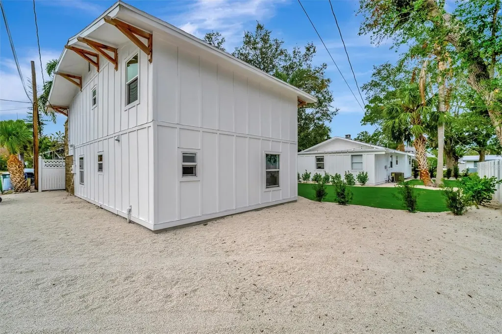 2713 4th Avenue W Bradenton FL 34205