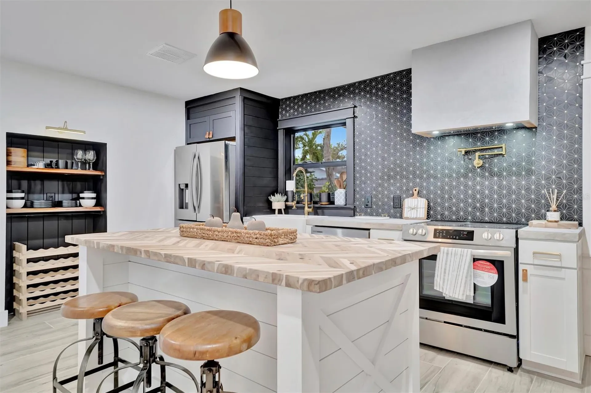 2713 4th Avenue W Bradenton FL 34205