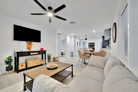 2713 4th Avenue W Bradenton FL 34205