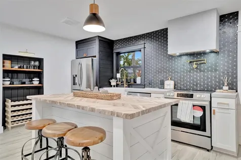 2713 4th Avenue W Bradenton FL 34205