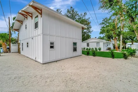 2713 4th Avenue W Bradenton FL 34205