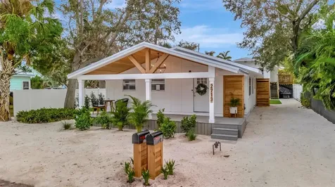 2713 4th Avenue W Bradenton FL 34205