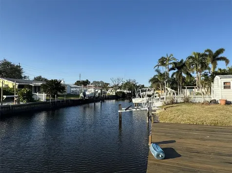 9524 Treasure Lane NE St Petersburg FL 33702