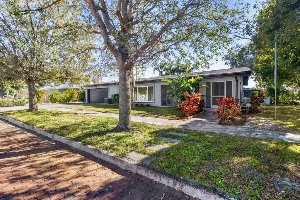 271 49th Street N St Petersburg FL 33710