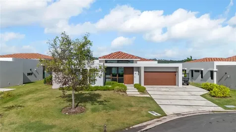 10 Los Lagos Humacao PR 00791