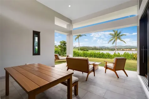 10 Los Lagos Humacao PR 00791