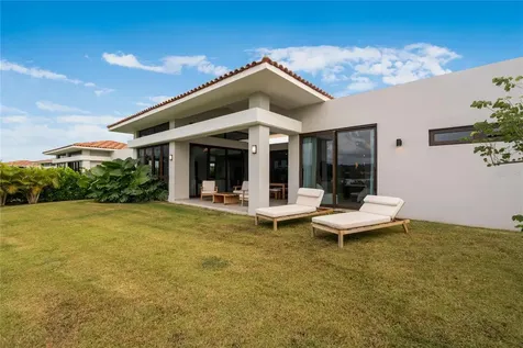 10 Los Lagos Humacao PR 00791