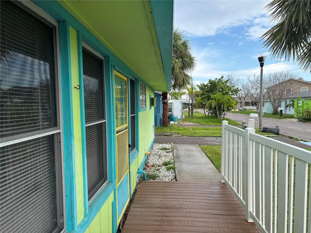 18006 4th Street E Redington Shores FL 33708