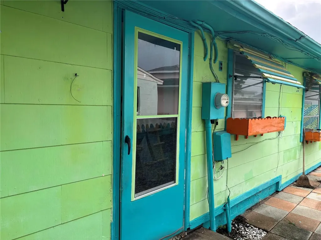 18006 4th Street E Redington Shores FL 33708