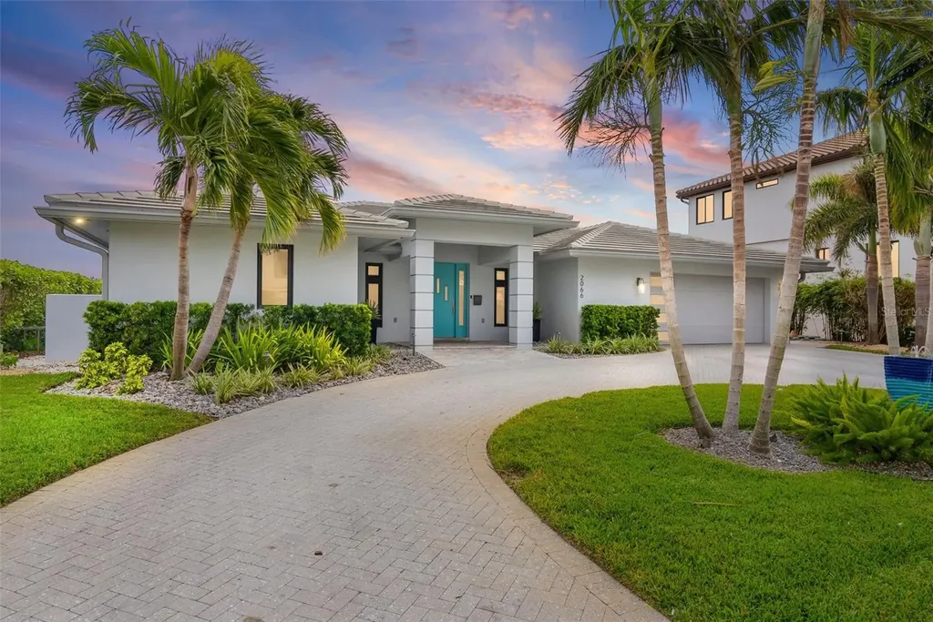 2066 Illinois Avenue NE St Petersburg FL 33703