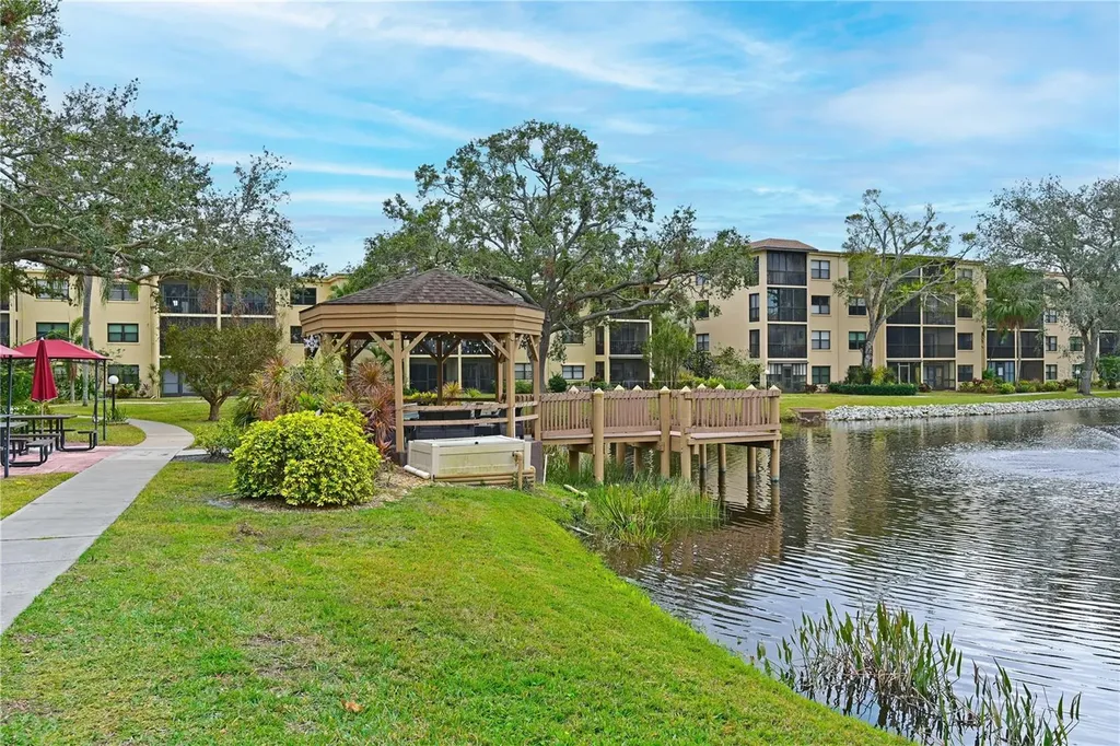 425 30th Avenue W Bradenton FL 34205