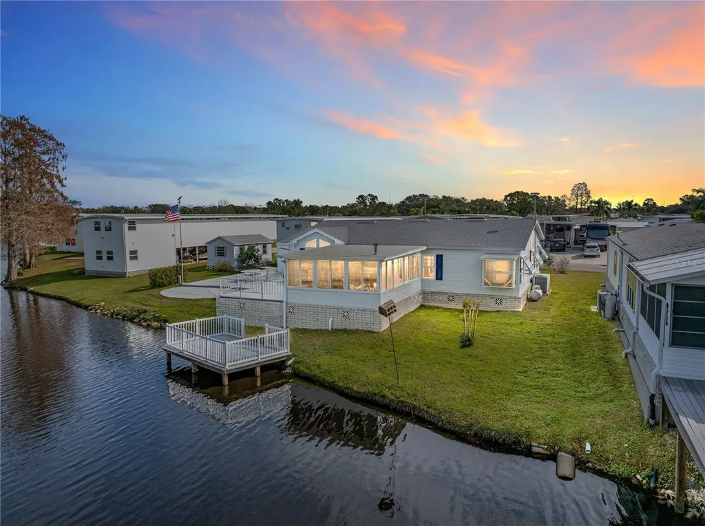 5148 Island View Circle N Polk City FL 33868